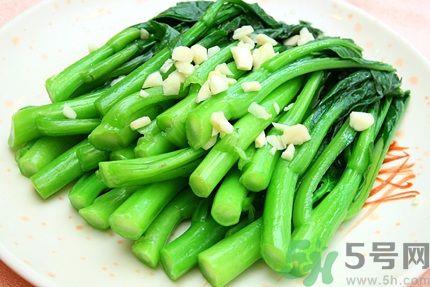 炒青菜为什么发黑？炒青菜发黑怎么办？